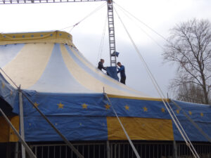 Zeltaufbau Zirkus Casselli - Zirkusprojekt 2022
